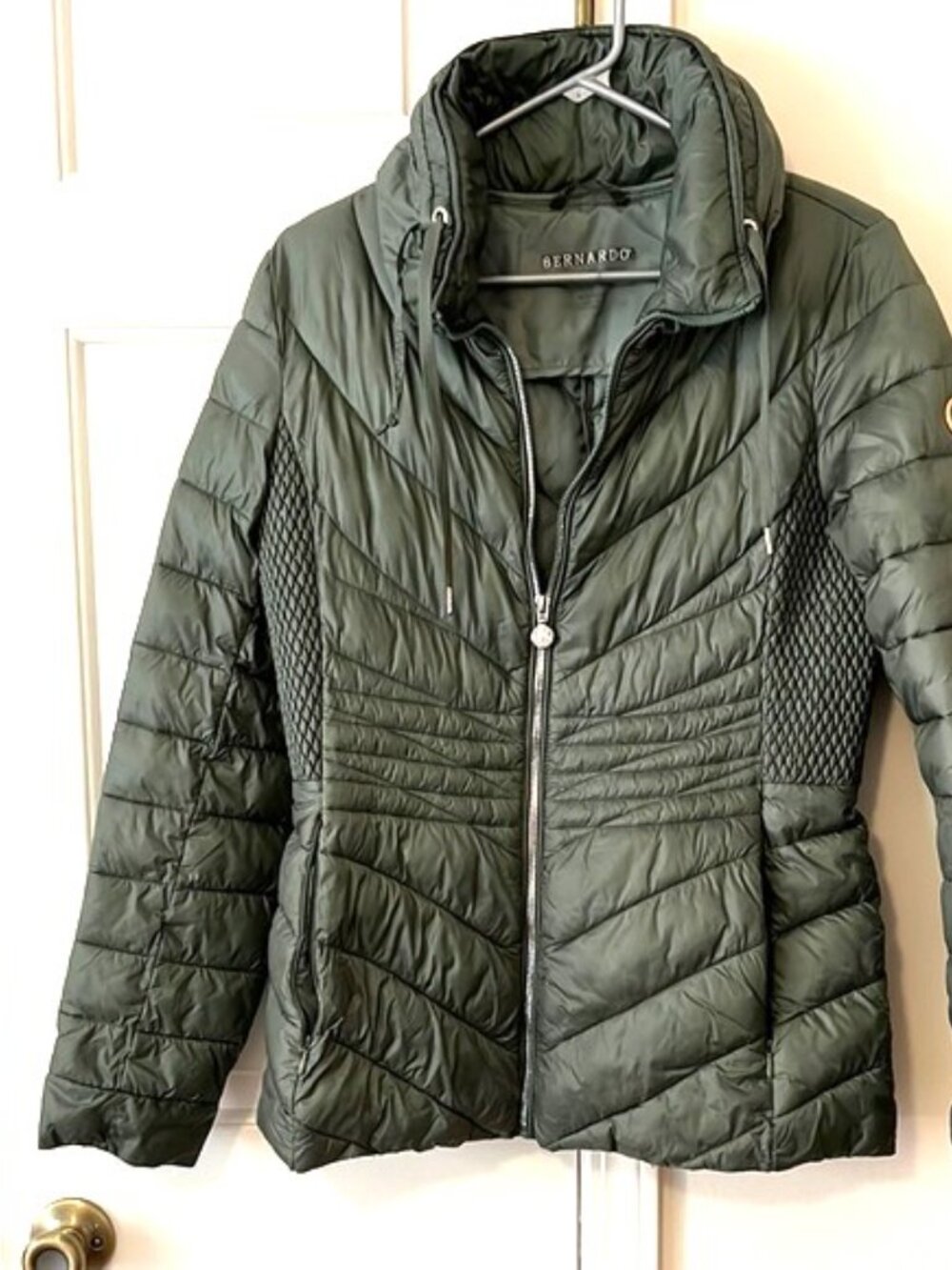 LIKE NEW Women's cute Olive Green shape flattering warm soft Bernardo jacket S